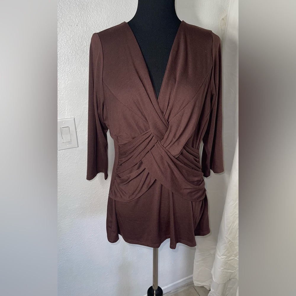 Dolce blouse 2X-Large brown cris Croat on the middle of the blouse not new .